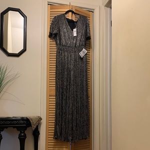 Wide leg jumpsuit, MSK. Jumpsuit is lined. Short sleeve, v neck.